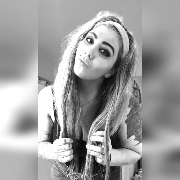 Meet your Posher, Katie - Picture 3 of 3